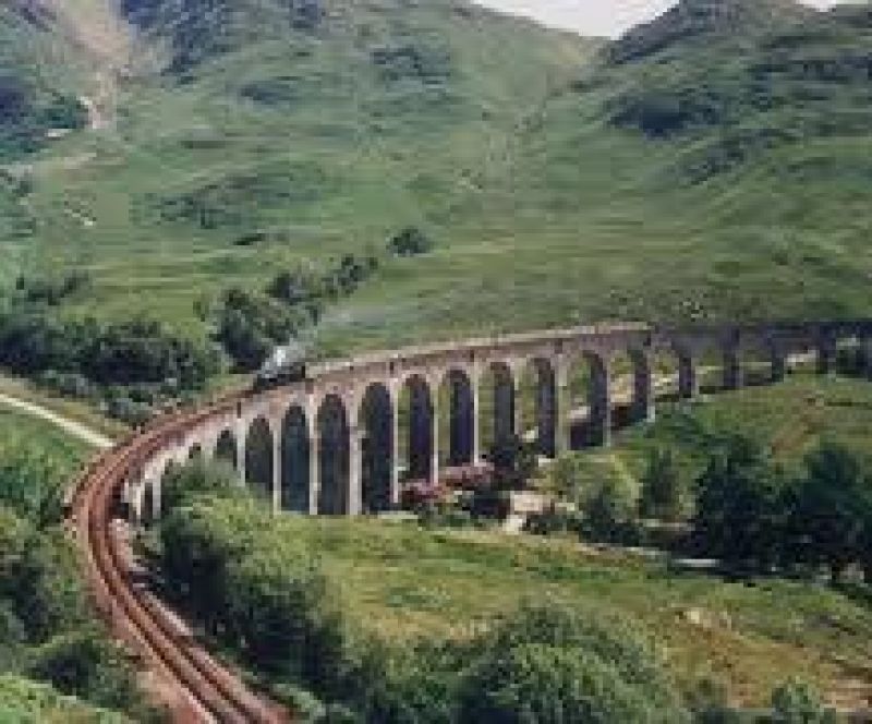 Glenfinnan-Viaduct-carried-the-Hogwarts-Express-in-Harry-Potter.jpg