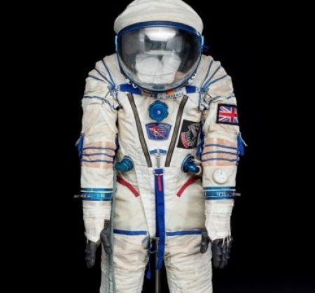 SOKOL-space-suit-worn-by-Helen-Sharman-in-1991-manufactured-by-Zvezda-c.Science-Society-picture-library1.jpg