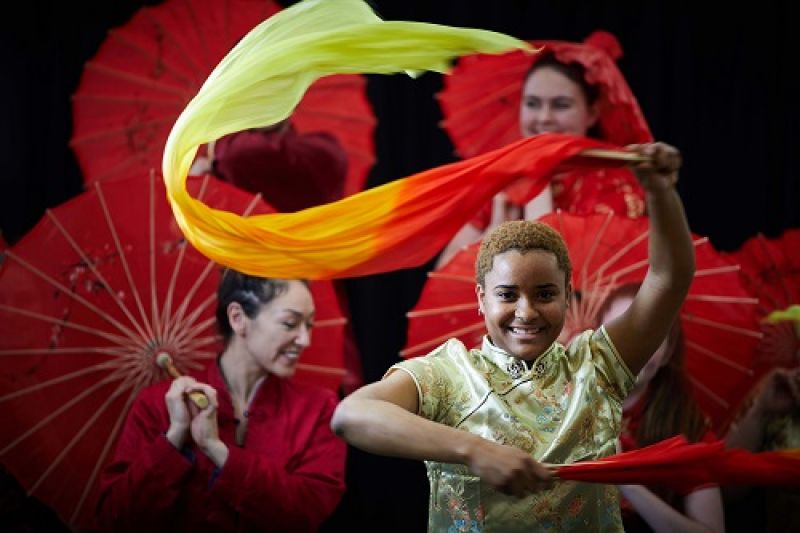 Chinese-dancers1.jpg